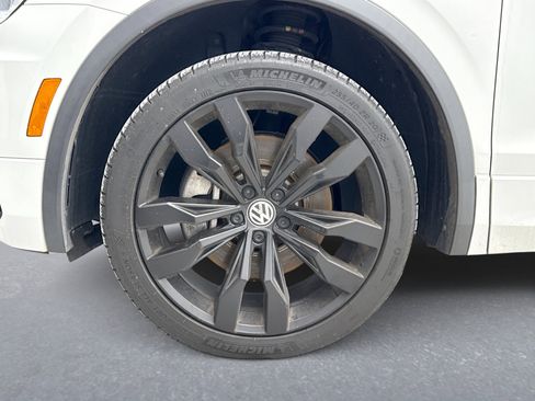 Used 2021 Volkswagen Tiguan SE R-Line image 12