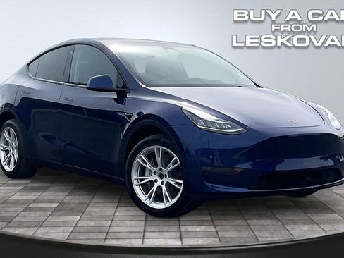 Used 2023 Tesla Model Y Long Range AWD/4WD image 1
