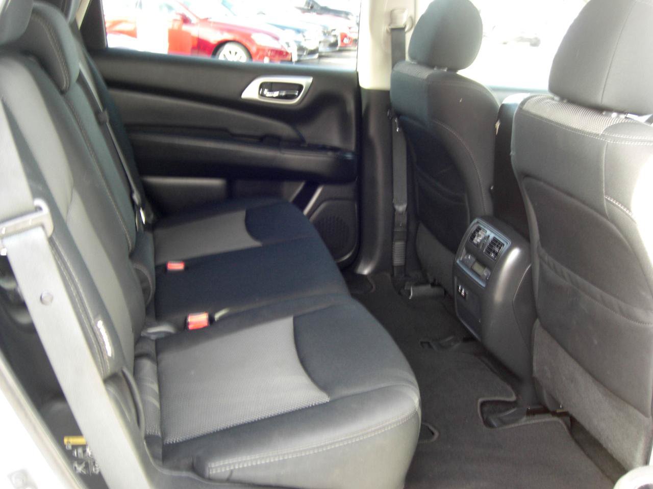 Used 2020 Nissan Pathfinder S FWD image 18