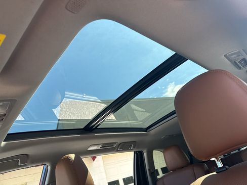 Used 2019 Toyota Highlander Limited Platinum AWD/4WD image 26
