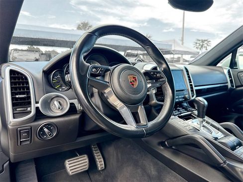 Used 2017 Porsche Cayenne S image 10