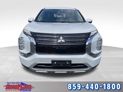 Used 2023 Mitsubishi Outlander SE image 10