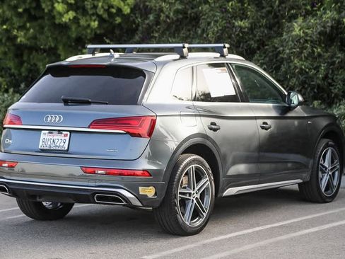 Used 2021 Audi Q5 e Premium w/ Convenience Package image 4