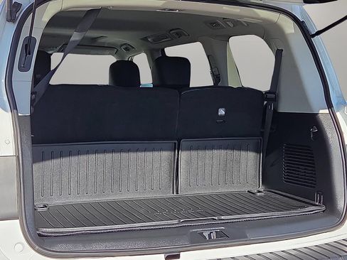 Used 2024 Nissan Armada SL w/ Captain's Chairs Package AWD/4WD image 9
