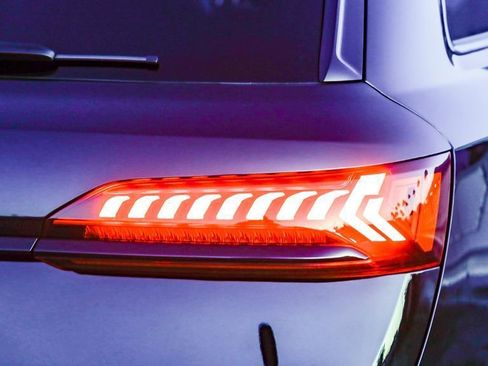 Used 2023 Audi SQ7 Prestige w/ Prestige Package image 10