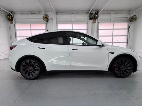 Used 2024 Tesla Model Y Performance image 7
