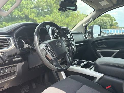 Used 2021 Nissan Titan SV w/ SV Convenience Package AWD/4WD image 31