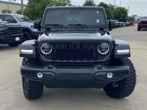 Used 2025 Jeep Wrangler Unlimited Sport AWD/4WD image 2