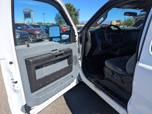 Used 2015 Ford F250 XL w/ Power Equipment Group AWD/4WD image 8