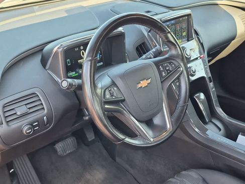 Used 2015 Chevrolet Volt FWD image 2
