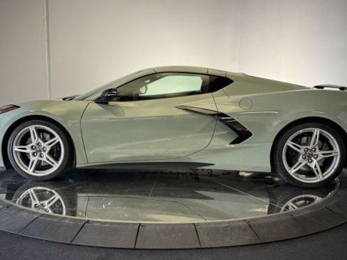 Used 2024 Chevrolet Corvette Stingray Premium Cpe w/ Z51 Performance Package RWD image 19