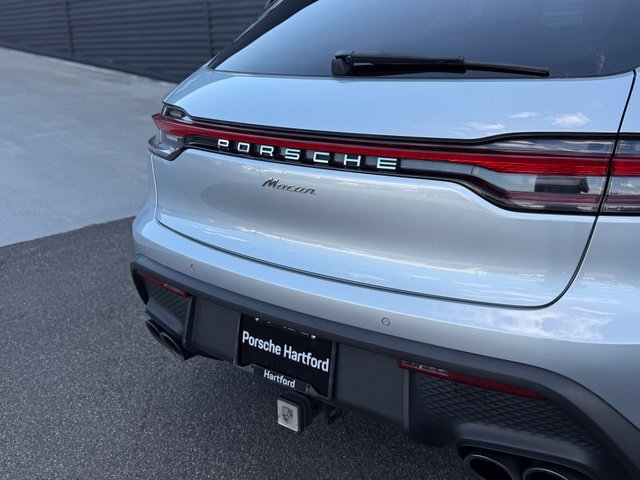 Used 2023 Porsche Macan AWD/4WD image 36