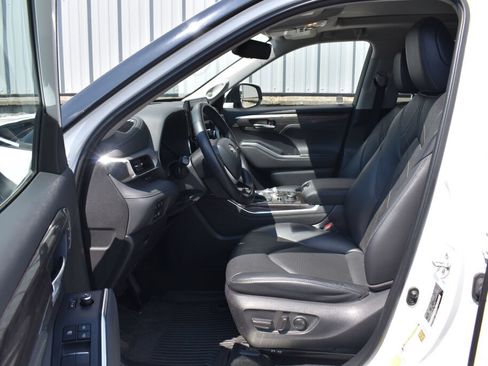 Used 2023 Toyota Highlander Platinum AWD/4WD image 18