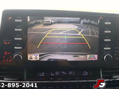 Used 2022 Toyota Sienna Limited FWD image 29