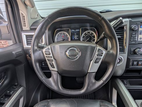 Used 2018 Nissan Titan SL image 23