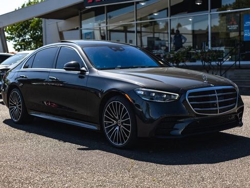 Used 2022 Mercedes-Benz S 500 4MATIC w/ AMG Line Package image 8