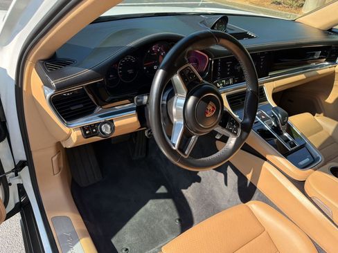 Used 2020 Porsche Panamera RWD image 4