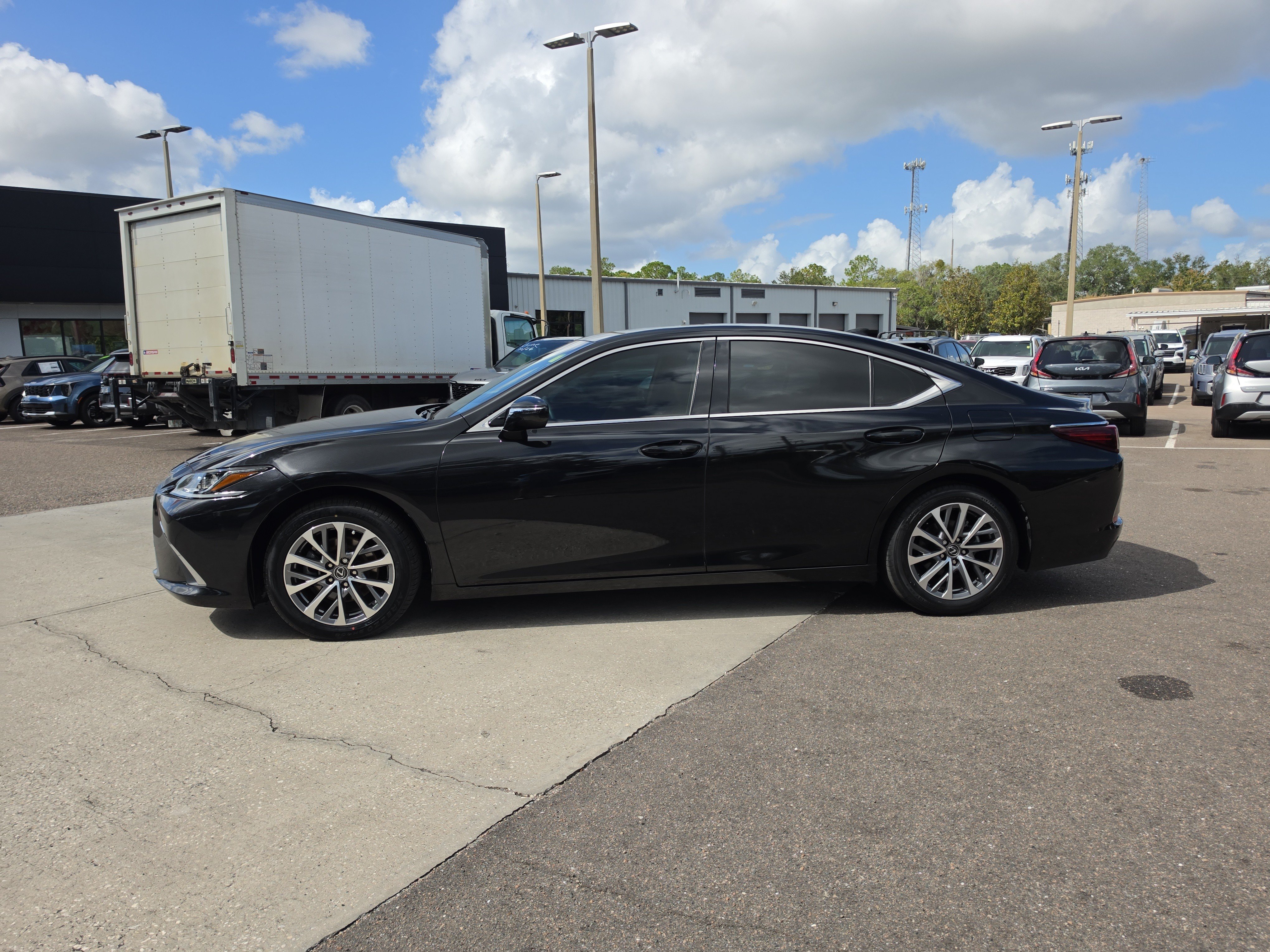 Used 2023 Lexus ES 350 w/ Accessory Package (Z2) FWD image 5