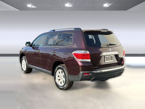Used 2013 Toyota Highlander Plus FWD image 3