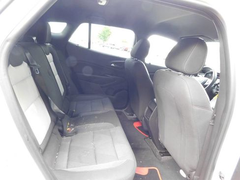 Certified 2025 Chevrolet Trax RS w/ Driver Confidence Package FWD image 5