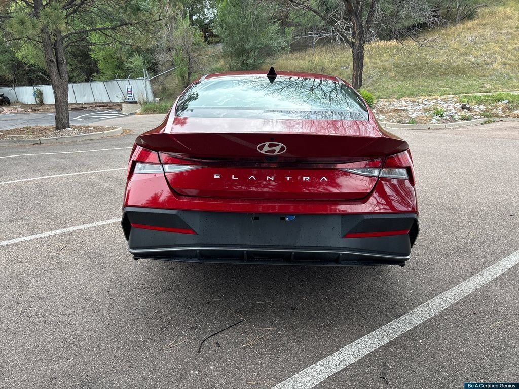 Used 2024 Hyundai Elantra SEL FWD image 9