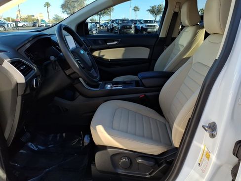 Certified 2024 Ford Edge SE w/ Black Appearance Package image 11