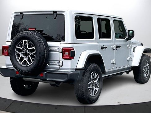 Certified 2024 Jeep Wrangler Sahara image 9