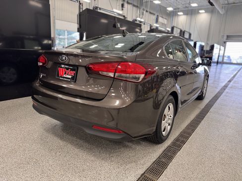 Used 2018 Kia Forte LX image 3
