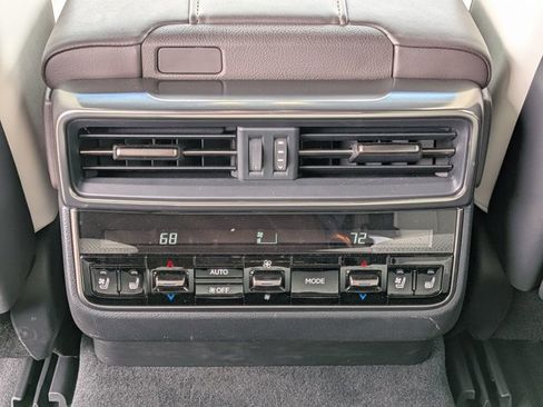 Used 2023 Lexus LX 600 4WD w/ Luxury Package image 17