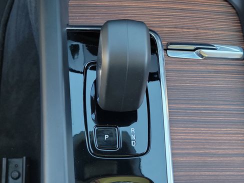 Used 2024 Volvo XC60 B5 Plus image 23