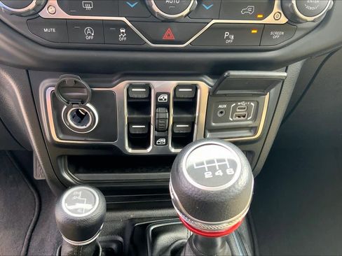 Used 2021 Jeep Wrangler Unlimited Sport image 35