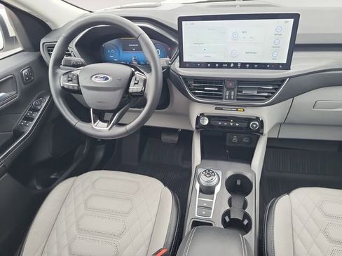 Used 2024 Ford Escape SE w/ PHEV Premium Package image 12