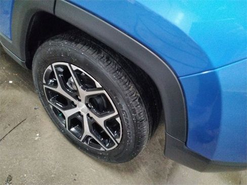 Used 2024 Jeep Compass Limited image 19