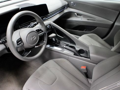 Used 2024 Hyundai Elantra SEL FWD image 23