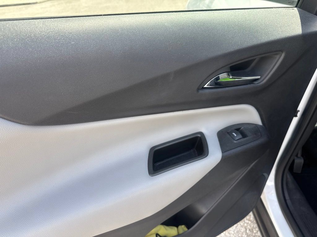 Used 2024 Chevrolet Equinox LS w/ LS Convenience Package FWD image 9