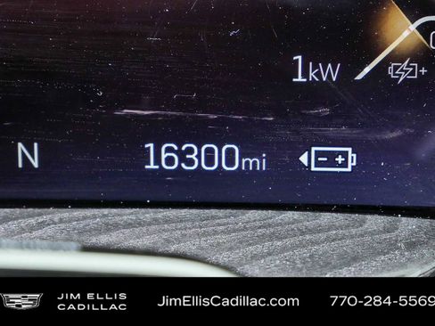 Certified 2025 Cadillac Escalade IQ Luxury 2 w/ LPO, Premium Carpet Package AWD/4WD image 11