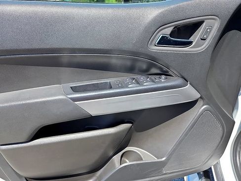 Used 2022 Chevrolet Colorado LT RWD image 16