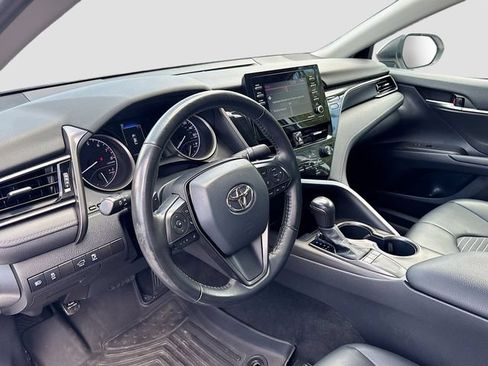 Used 2022 Toyota Camry SE FWD image 9