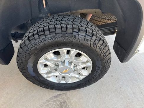 Used 2024 Chevrolet Silverado 2500 LT AWD/4WD image 5