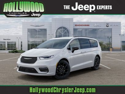 New 2025 Chrysler Pacifica Limited