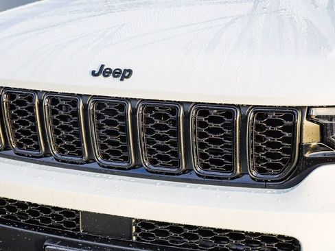 New 2025 Jeep Grand Cherokee L Altitude image 6