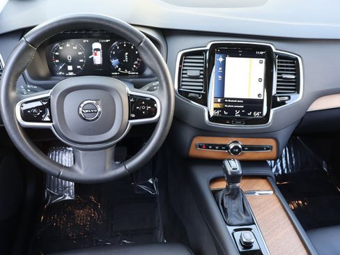 Used 2022 Volvo XC90 T6 Momentum w/ Advanced Package image 19