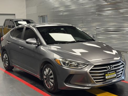 Used 2017 Hyundai Elantra SE image 4