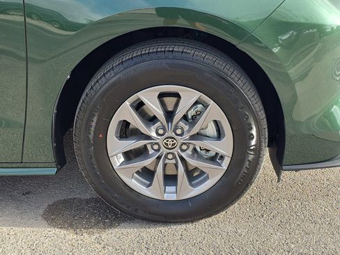 New 2026 Toyota Sienna XLE FWD image 28