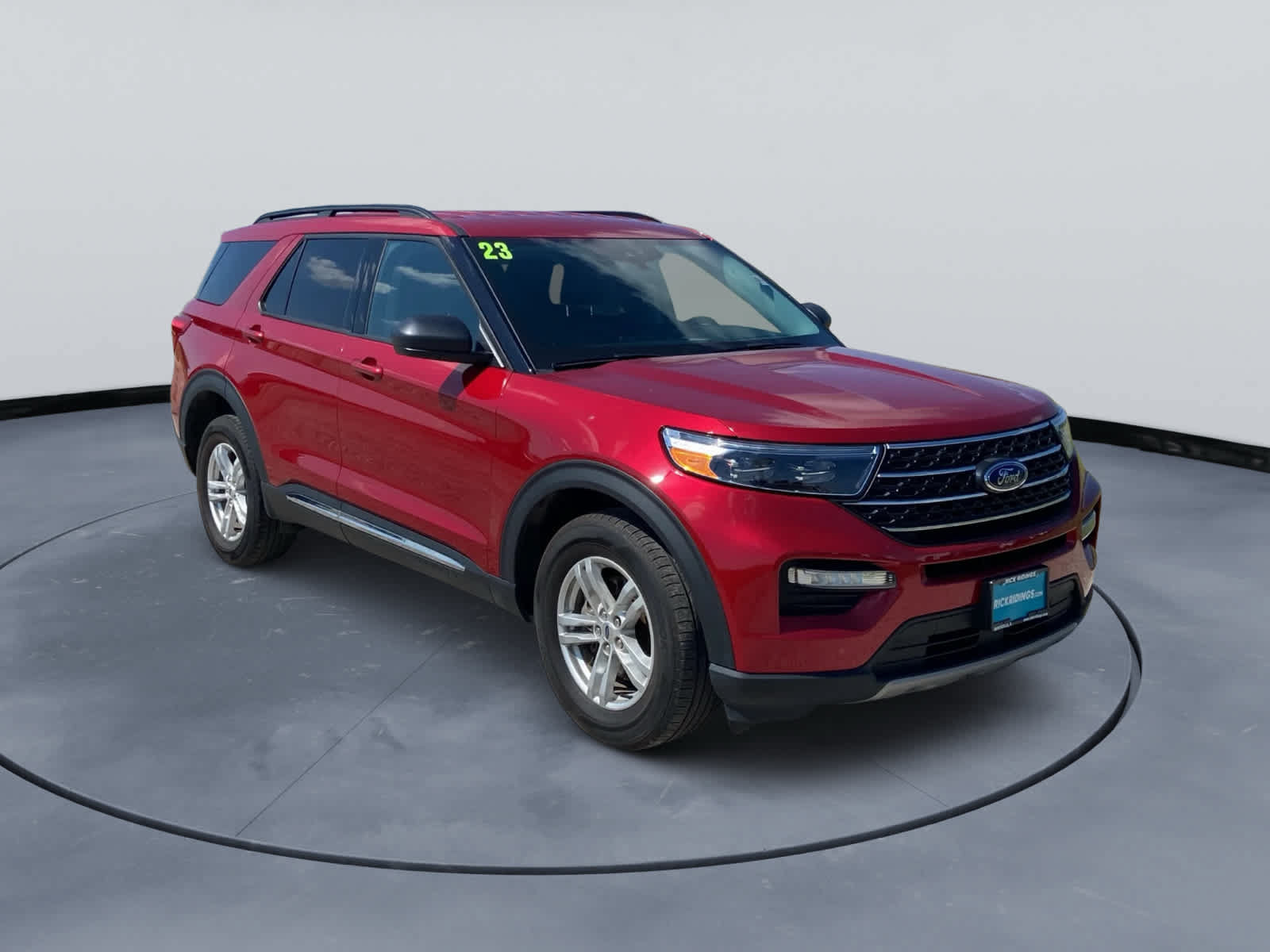 Used 2023 Ford Explorer XLT w/ Equipment Group 202A AWD/4WD image 3