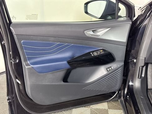 Certified 2025 Volkswagen ID.4 Pro S AWD/4WD image 12