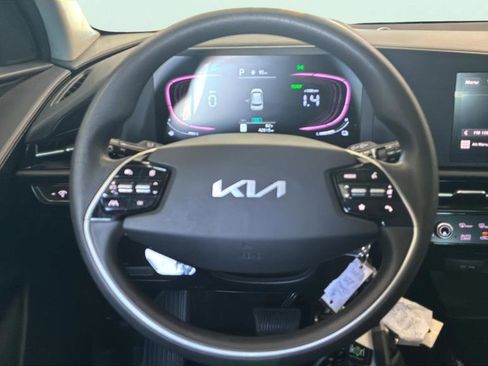 Used 2023 Kia Niro LX FWD image 17