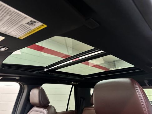 Used 2022 Ford Expedition Limited image 10