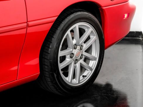 Used 2002 Chevrolet Camaro Z28 w/ SS Performance/Appearance Pkg RWD image 43