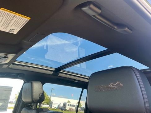 New 2026 Chevrolet Suburban High Country AWD/4WD image 32